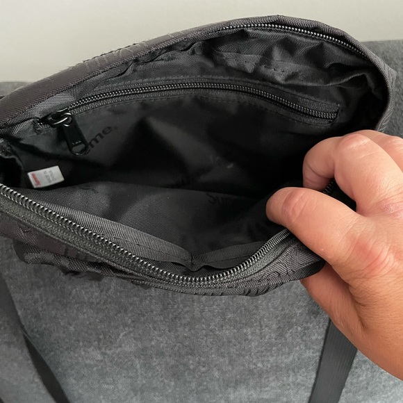 ❌SOLD❌Supreme SS19 Shoulder Bag—Used Once! - Picture 4 of 7